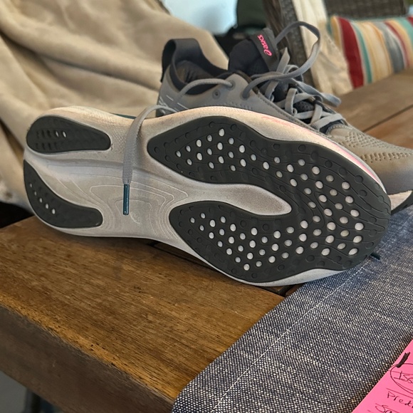 ASICS - Picture 4 of 4